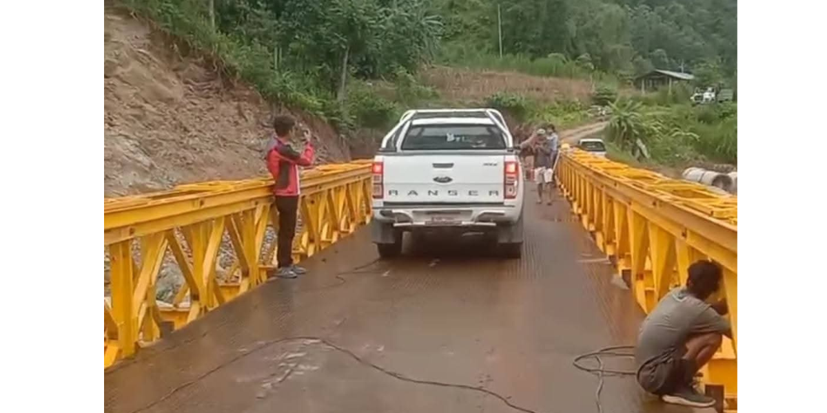 मेची राजमार्गको वैकल्पिक मार्गको रूपमा रहेका दुई खोलामा बेलीब्रिज निर्माण