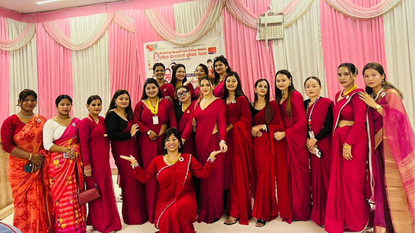 इटहरीमा सौन्दर्यकर्मी युनियनको तीज विशेष : मौलिकता हराउँदै गएको चिन्ता