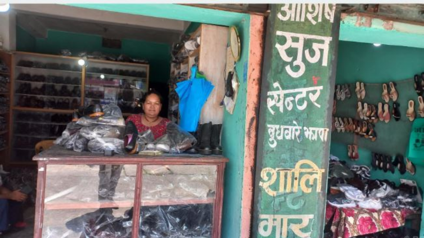 हातको सीपले बदल्यो भाग्य, झापामा चम्किँदै आशिष सुज सेन्टर