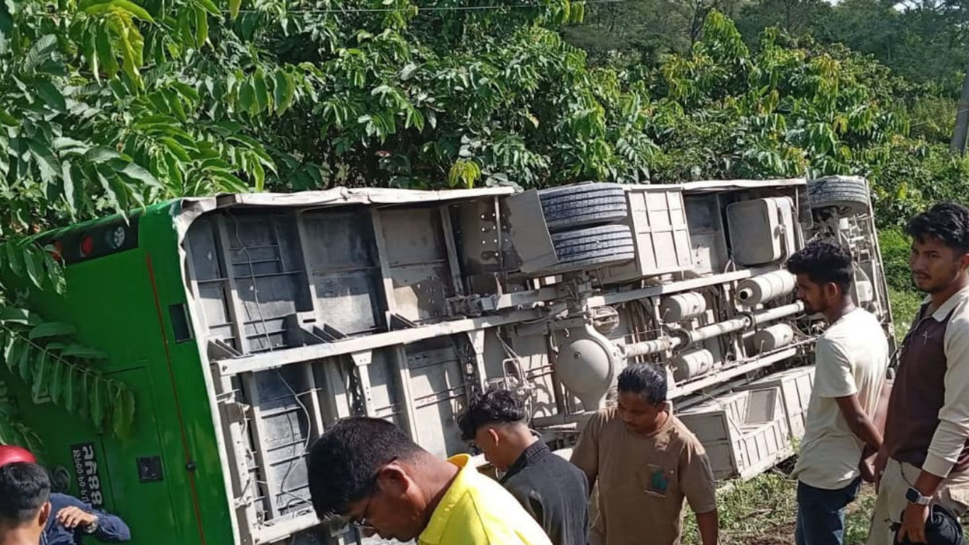 बिर्तामोडमा बस दुर्घटना हुँदा इटहरीका भट्टराई सहित २ जनाको मृत्यु