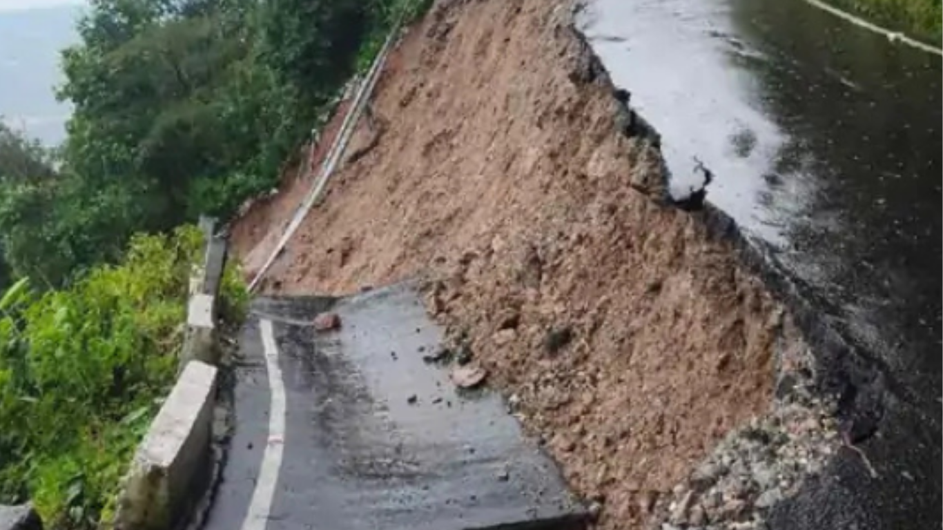 दार्जिलिङमा पहिरो जाँदा १३ जनाको मृत्यु, सडक–पुल भत्किँदा सम्पर्क अवरुद्ध