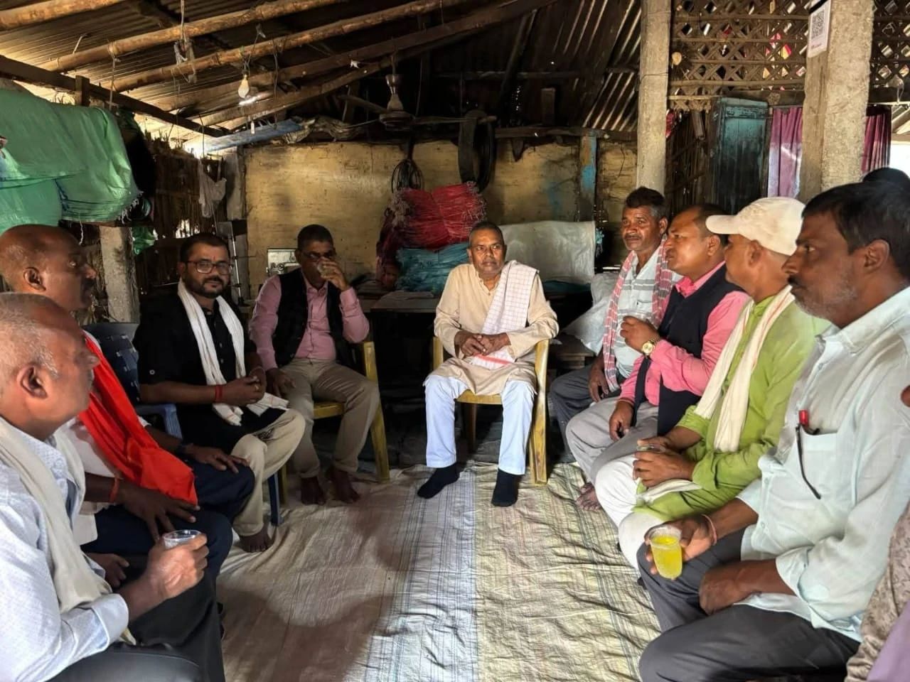 देवानगञ्ज गोलीकाण्डका सहिद परिवारसँग उपेन्द्र यादवको भेट, दोषीमाथि कारबाहीको माग