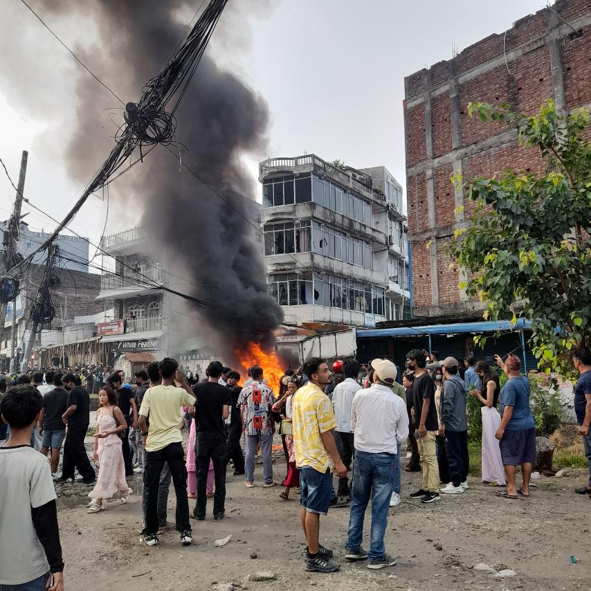इटहरी उपमहानगर कार्यालयमा जेनजी प्रदर्शनकारीद्वारा आगजनी
