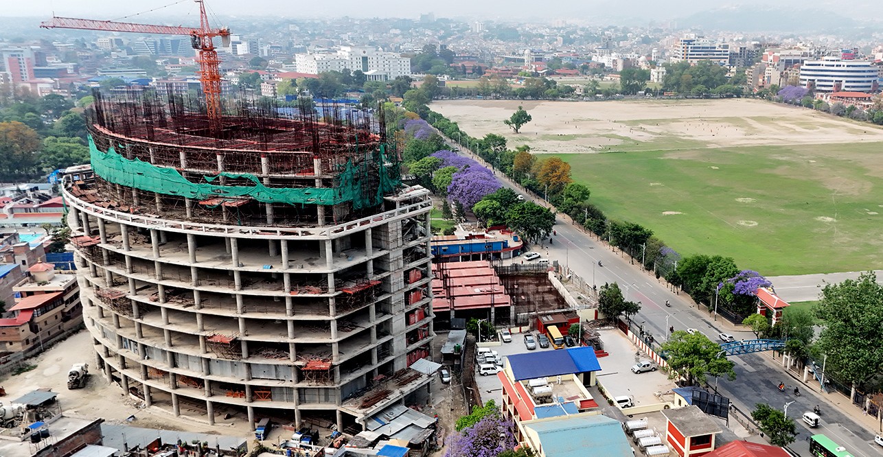 काठमाडौं भ्युटावर भत्काउने कि राख्ने भन्ने द्विविधामा महानगर