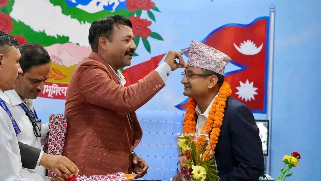 इटहरीमा आए नयाँ प्रमुख प्रशासकीय अधिकृत, आर्थिक गतिरोध अन्त्य हुने आशा