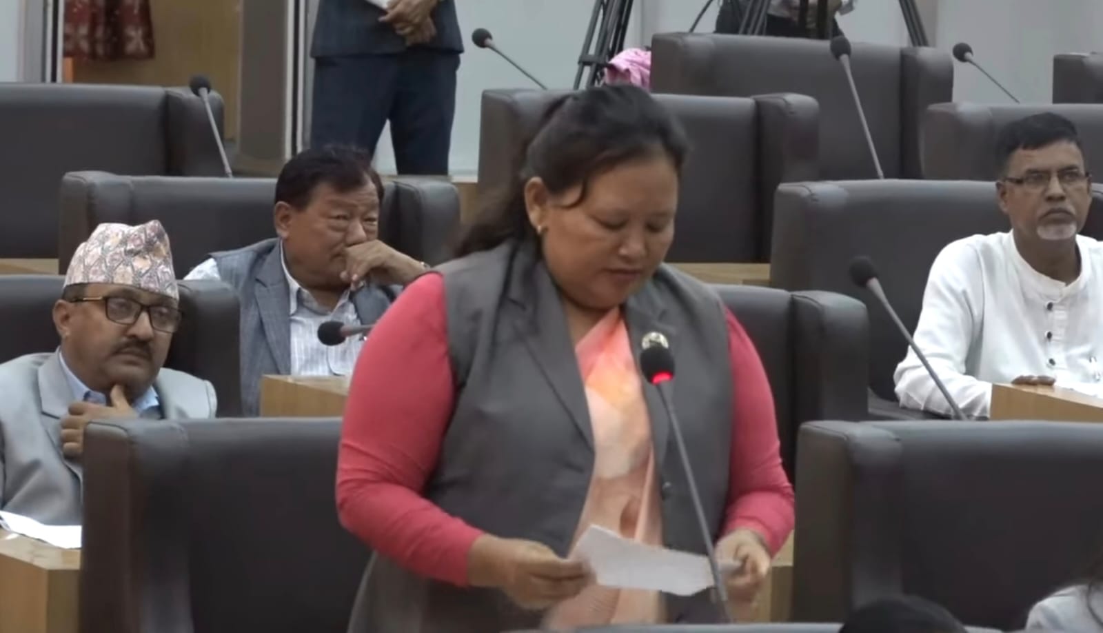विपद्‌पछिको पुनःनिर्माणमा सरकारले बेवास्ता गरेको प्रदेशसभा सांसदहरूको आरोप