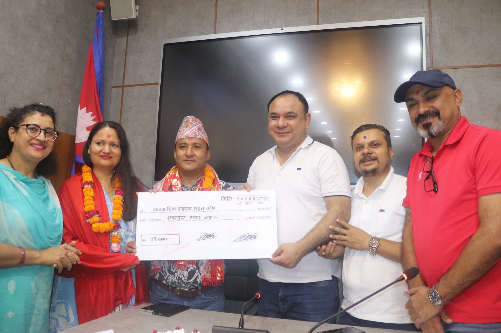 भट्टराईद्वारा जन्मदिनको अवसरमा ५१ हजारसहित विभिन्न सामाजिक कार्यमा सहयोग