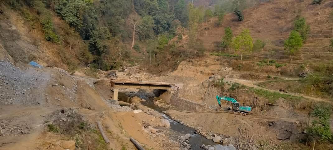 अलपत्र अवस्थामा निर्माणाधिन पक्की पुल