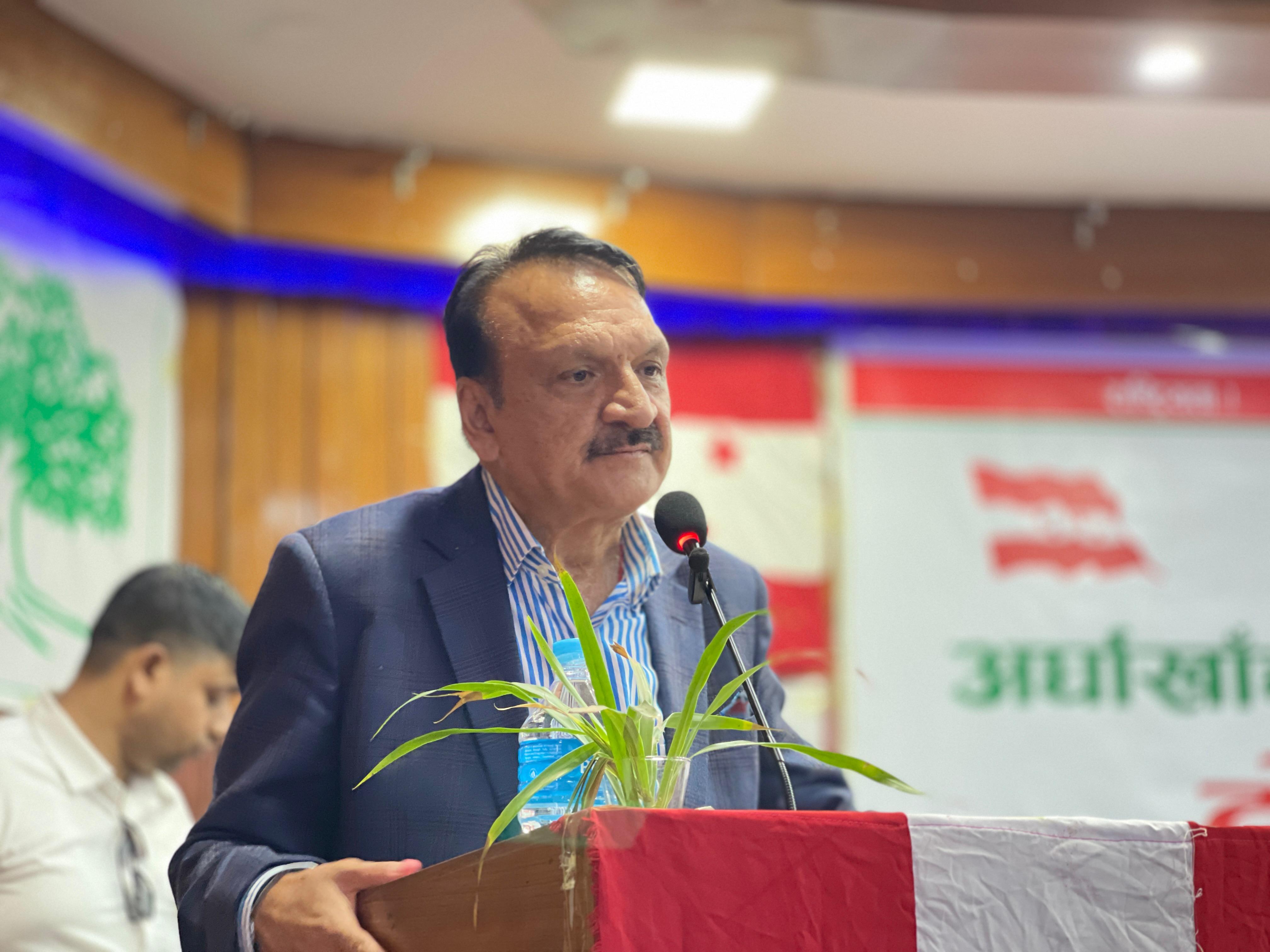 पार्टीभित्रको आत्मनिन्दा र गुटबन्दीले कांग्रेस कमजोर हुन्छ : डा. महत