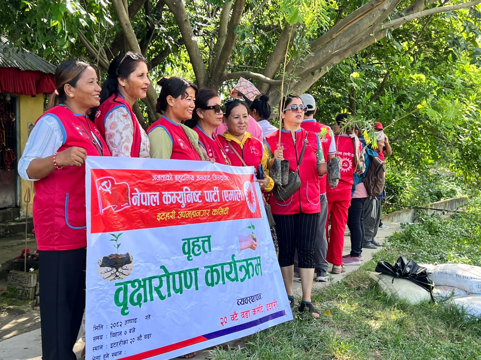 एमाले इटहरीद्वारा सप्ताहव्यापी वृक्षारोपण कार्यक्रम सुरु