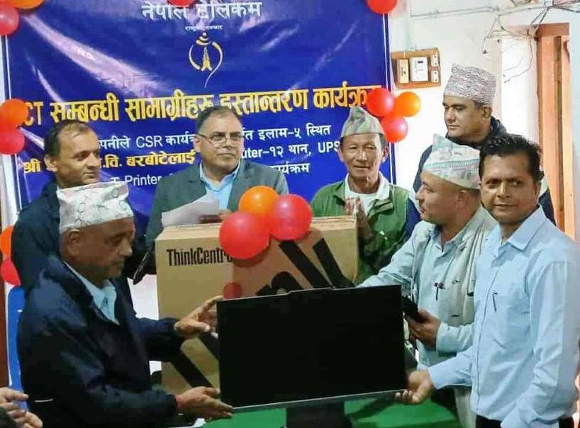 अमर माविलाई नेपाल टेलिकमद्वारा १२ थान कम्प्युटर हस्तान्तरण