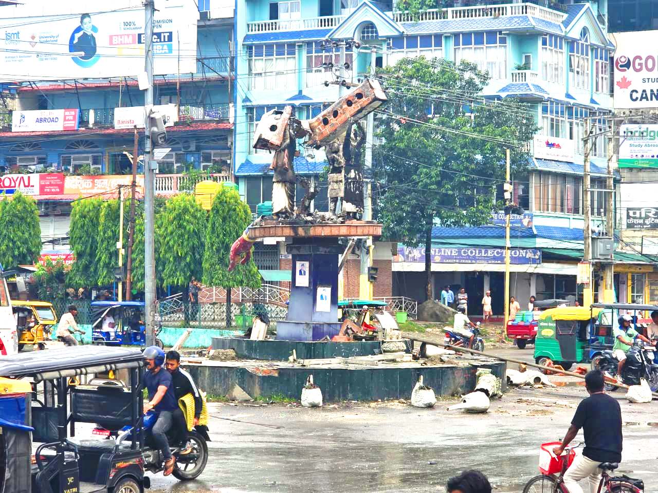 जेनजी आन्दोलनले क्षतविक्षत बनेको इटहरी  ३० तस्बिरमा हेर्नुहोस्