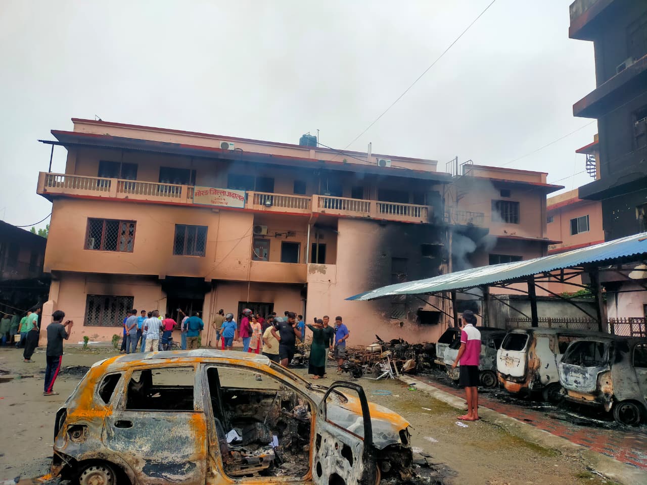 विराटनगरमा जेनजी आन्दोलन : सरकारी भवनदेखि निजी सम्पत्ति खरानी