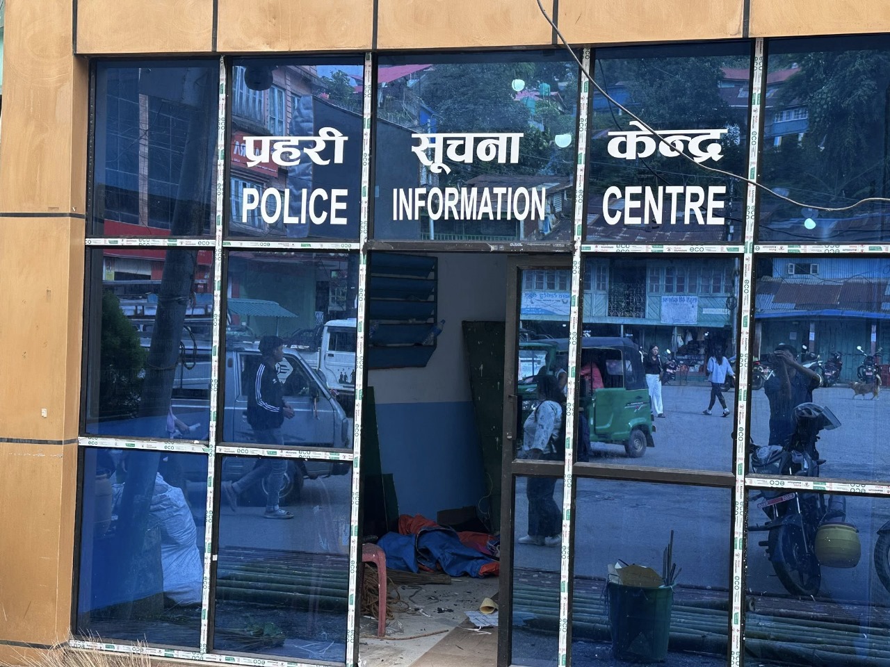 पुन–निर्माणमा सहयोग गर्दै इलामका स्थानीय तथा संघ संस्था