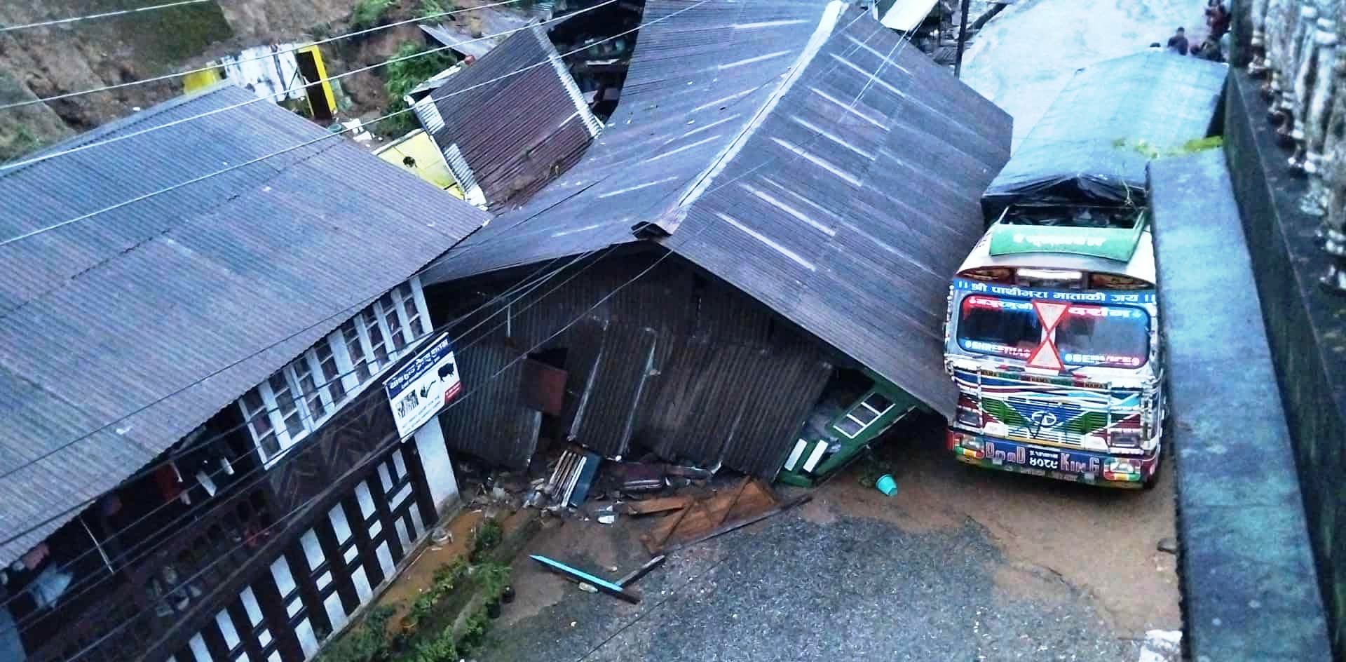 अविरल वर्षापछि देशभर ४३ जनाको मृत्यु, इलाममा मात्रै ३७ जनाले ज्यान गुमाए
