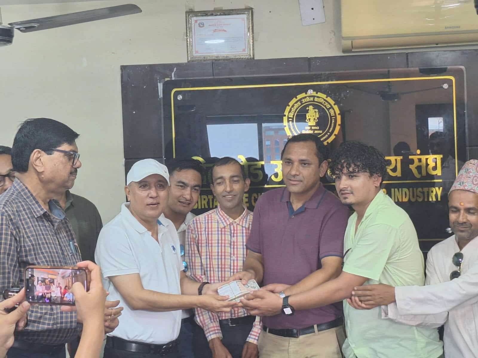 झापाका बाढी पीडितलाई झापाली समाज कुवेतको सहयोग