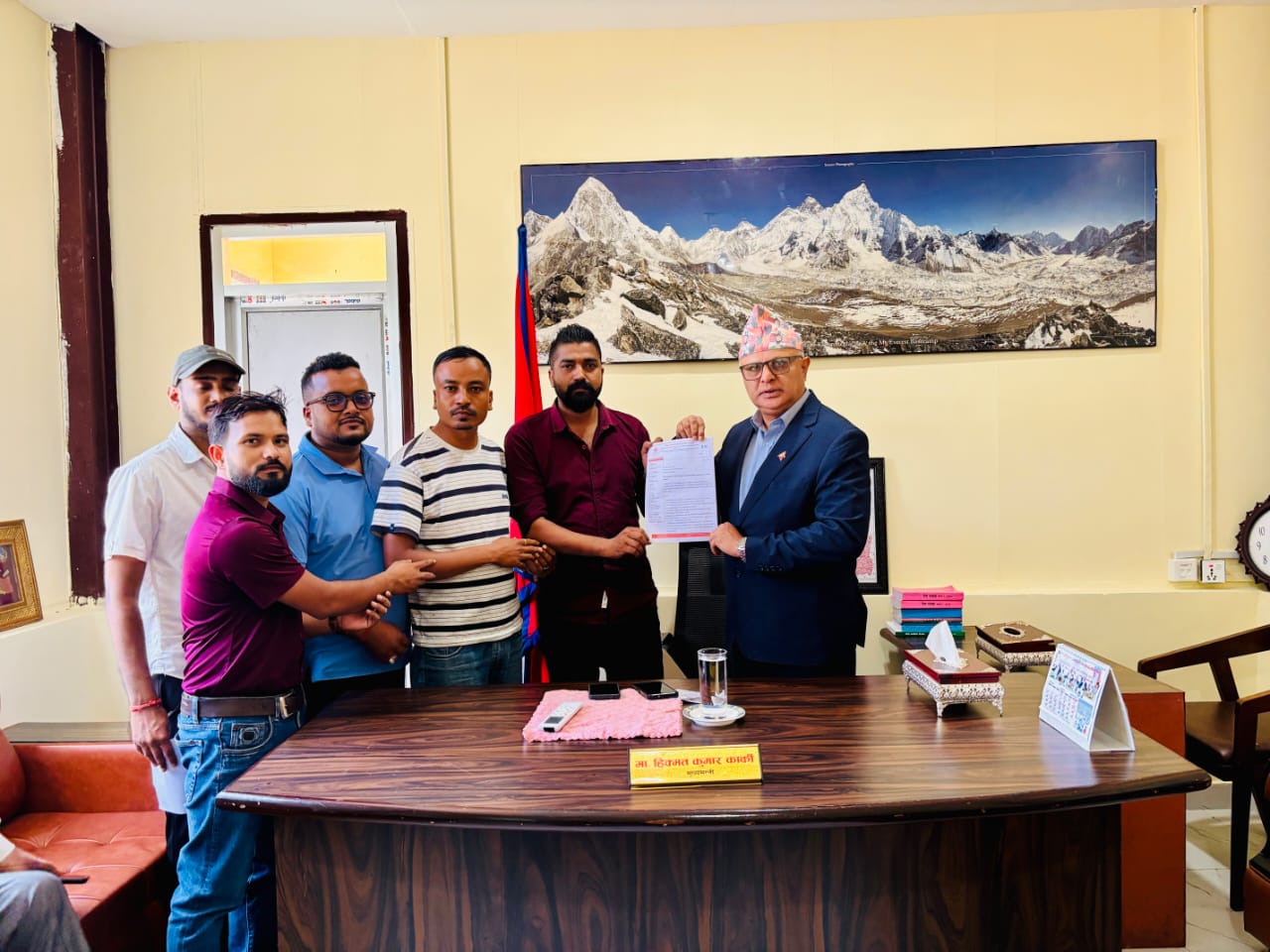 रेडियोलोजी तथा इमेजिङ स्वास्थ्यकर्मीको १० बुँदे ज्ञापनपत्र मुख्यमन्त्री कार्कीलाई बुझाइयो