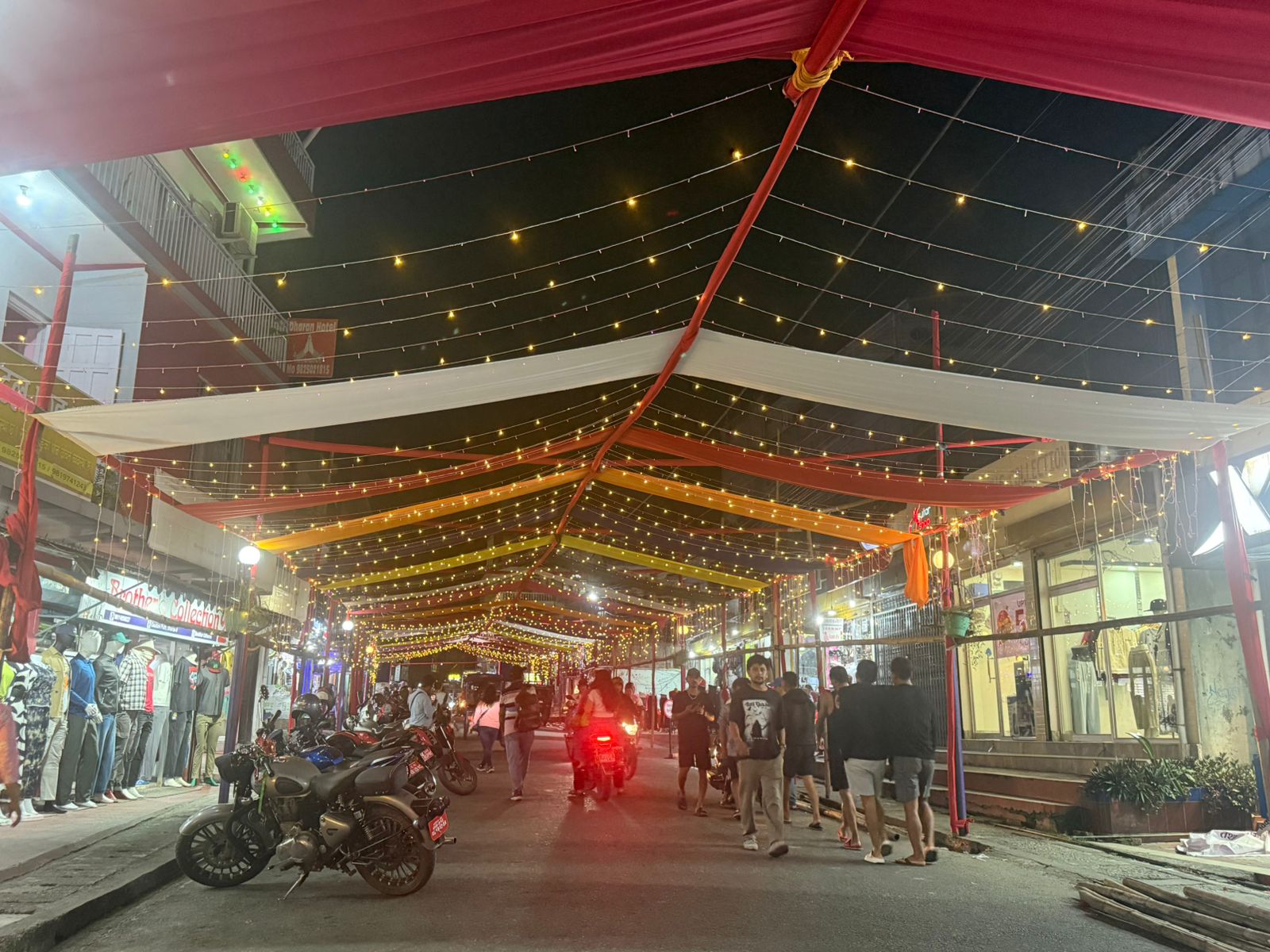 झिलिमिली बत्तीले चम्किएको धरान