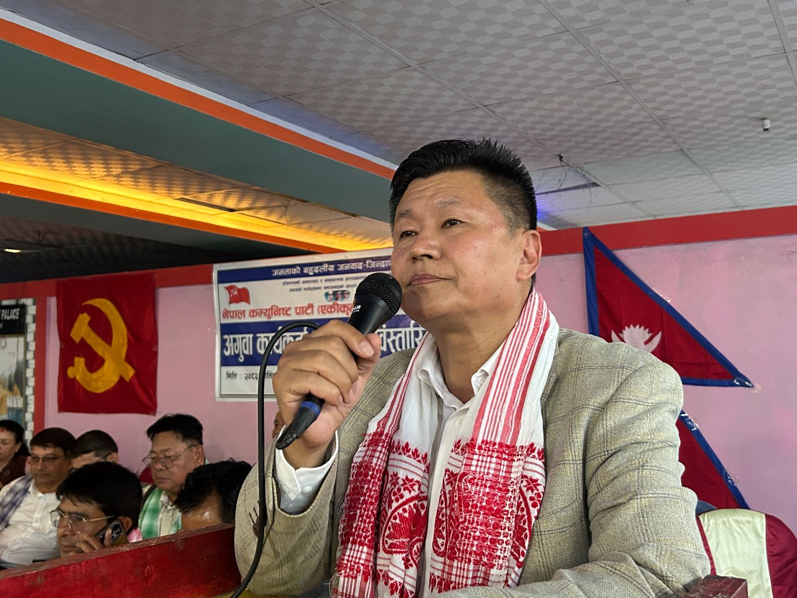 एमालेले आधारभूत तह र युवा पुस्ताका भावना समेट्ने नीति बनाउँछ : शेरधन राई