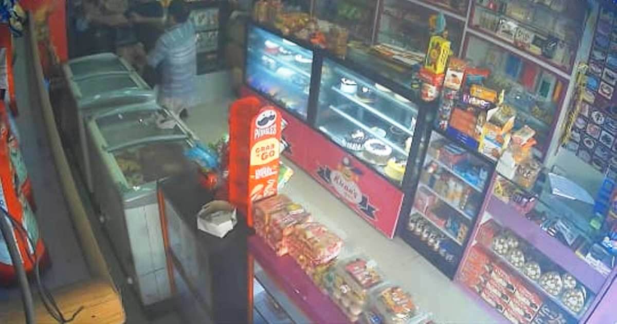 विराटनगरको केक काउन्टरमा पानी माग्न आएका पुरुषद्वारा महिला कर्मचारी माथि कुटपिट