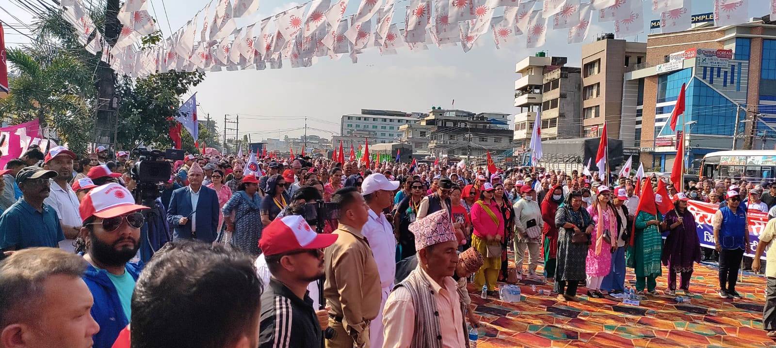 नेकपा एमालेद्वारा बिर्तामोडका  तीन स्थानबाट ¥यालीसहितको जागरण सभा सुरु