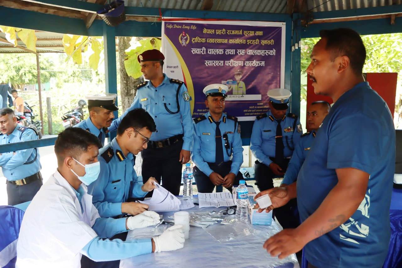 लागूपदार्थ सेवन गरी सवारी चलाउने ८ जना चालक र सहचालक इटहरीबाट पक्राउ