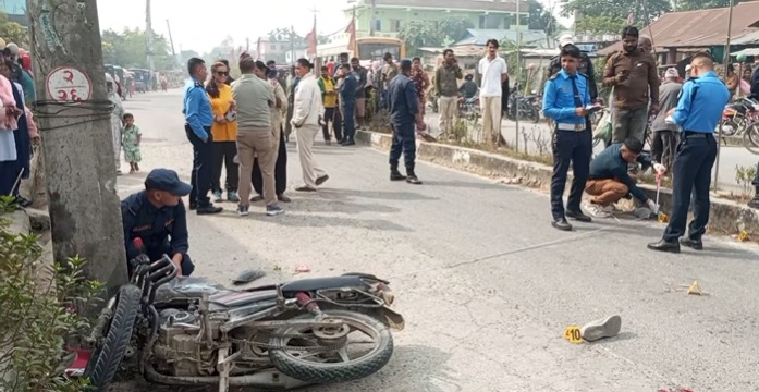 इनरुवामा मोटरसाइकल बिद्युत् पोलमा ठोक्किँदा एक जनाको मृत्यु
