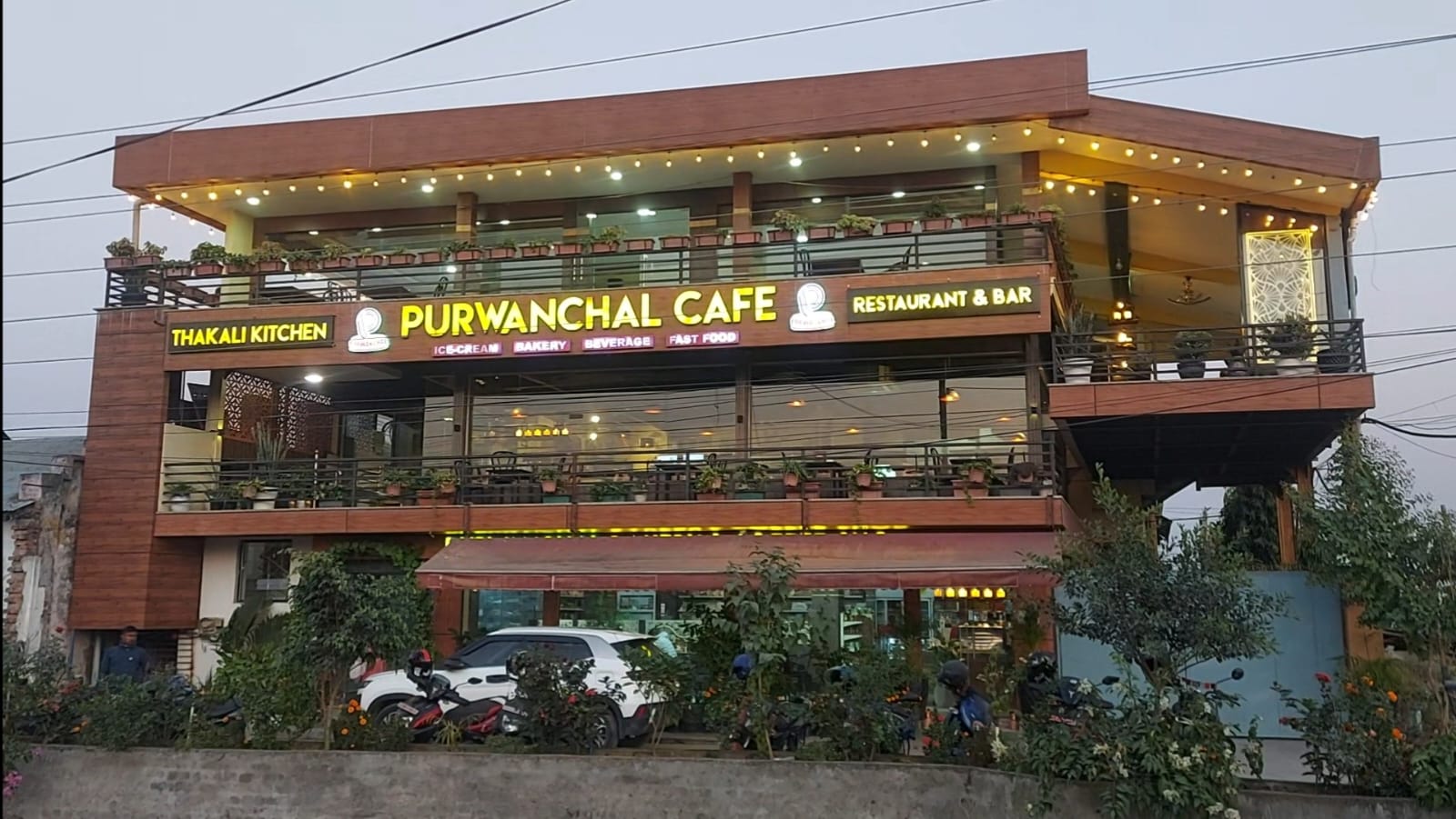 इटहरीमा रहेको ‘पूर्वाञ्चल क्याफे’ले अखाद्य सामग्री बिक्री गर्दै आएको खुलासा