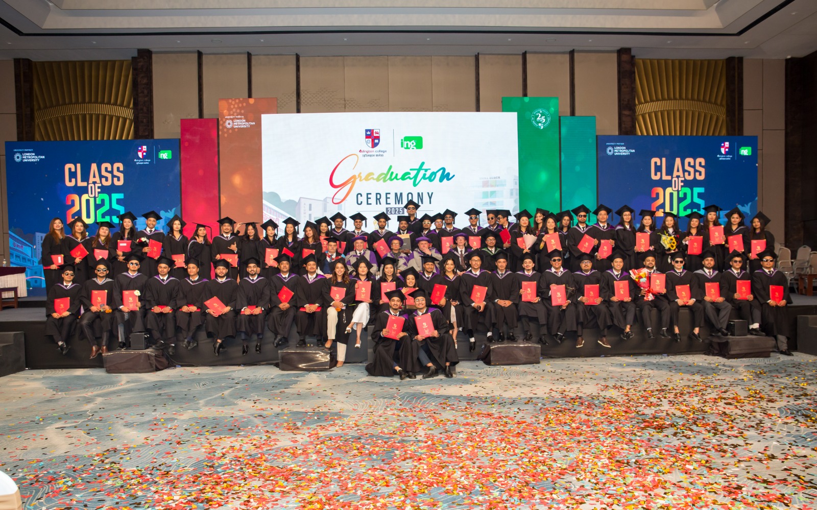 इस्लिङ्टन कलेजको दीक्षान्त समारोहमा दुई विद्यार्थीलाई साढे एक करोड रुपैयाँभन्दा बढीको अन्तर्राष्ट्रिय छात्रवृत्ति