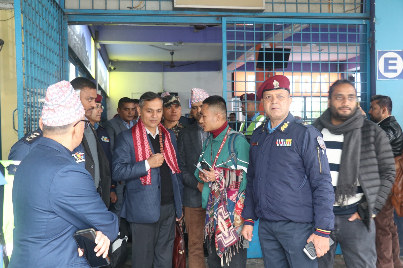 विराटनगर आईपुगे गृहमन्त्री अर्याल, निर्वाचन तयारीबारे ब्रिफिङ लिँदै