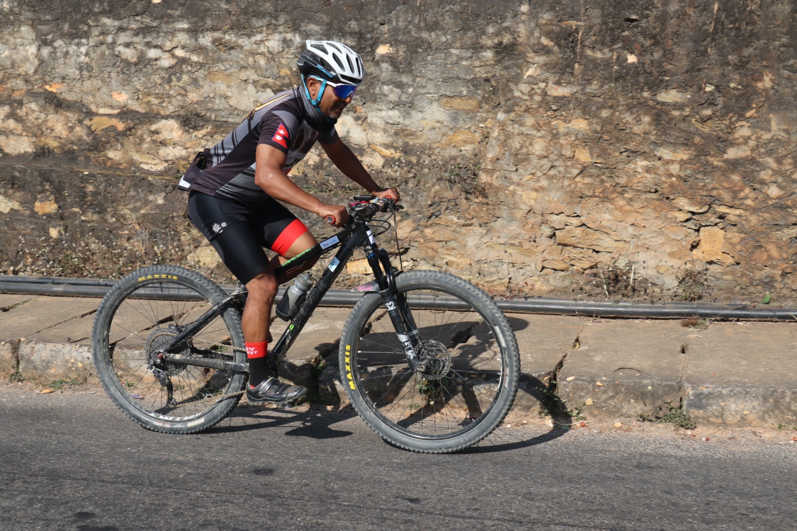 क्यान्सर पीडितको उपचार कोष खडा गर्न एकहजार आठसय किलोमिटर साइकल यात्रा