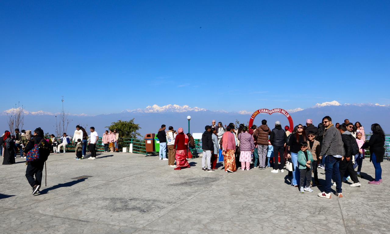 शनिवार चन्द्रागिरि हिल्समा आन्तरिक पर्यटकको उल्लेख्य भीड