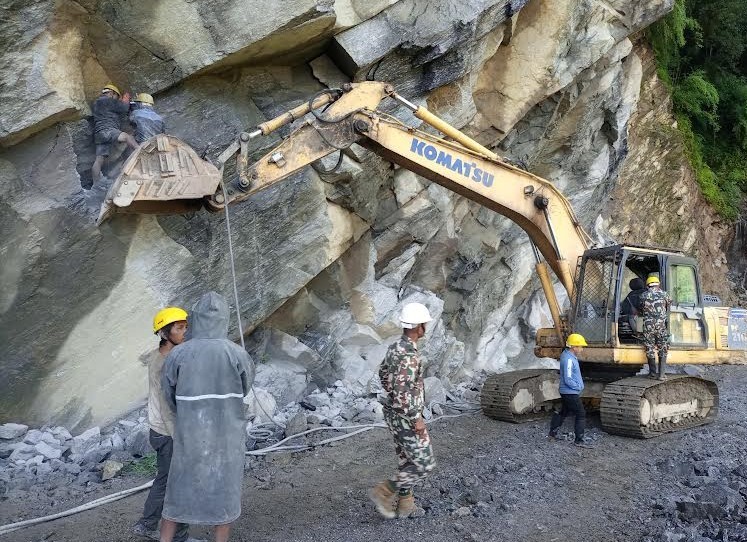 नेपाली सेनाले यसरी बनाउँदैछ रणनीतिक महत्वको च्याम्ताङ–घोङघप्पा सडक