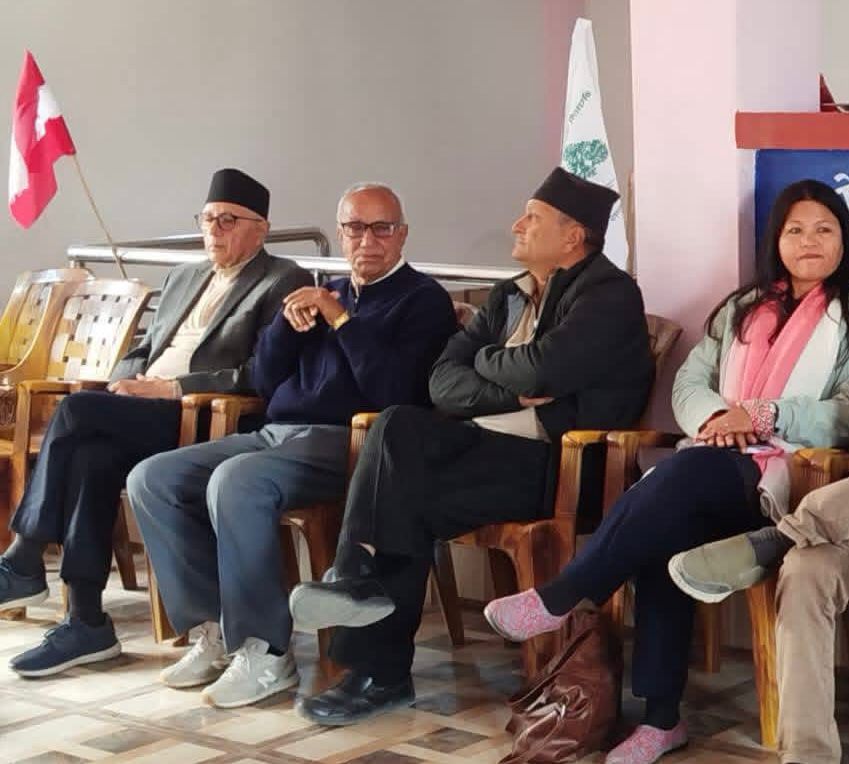 पार्टी फुटबाट जोगाउन मध्यमार्गी धार अपनाएँ : डा. शेखर कोइराला