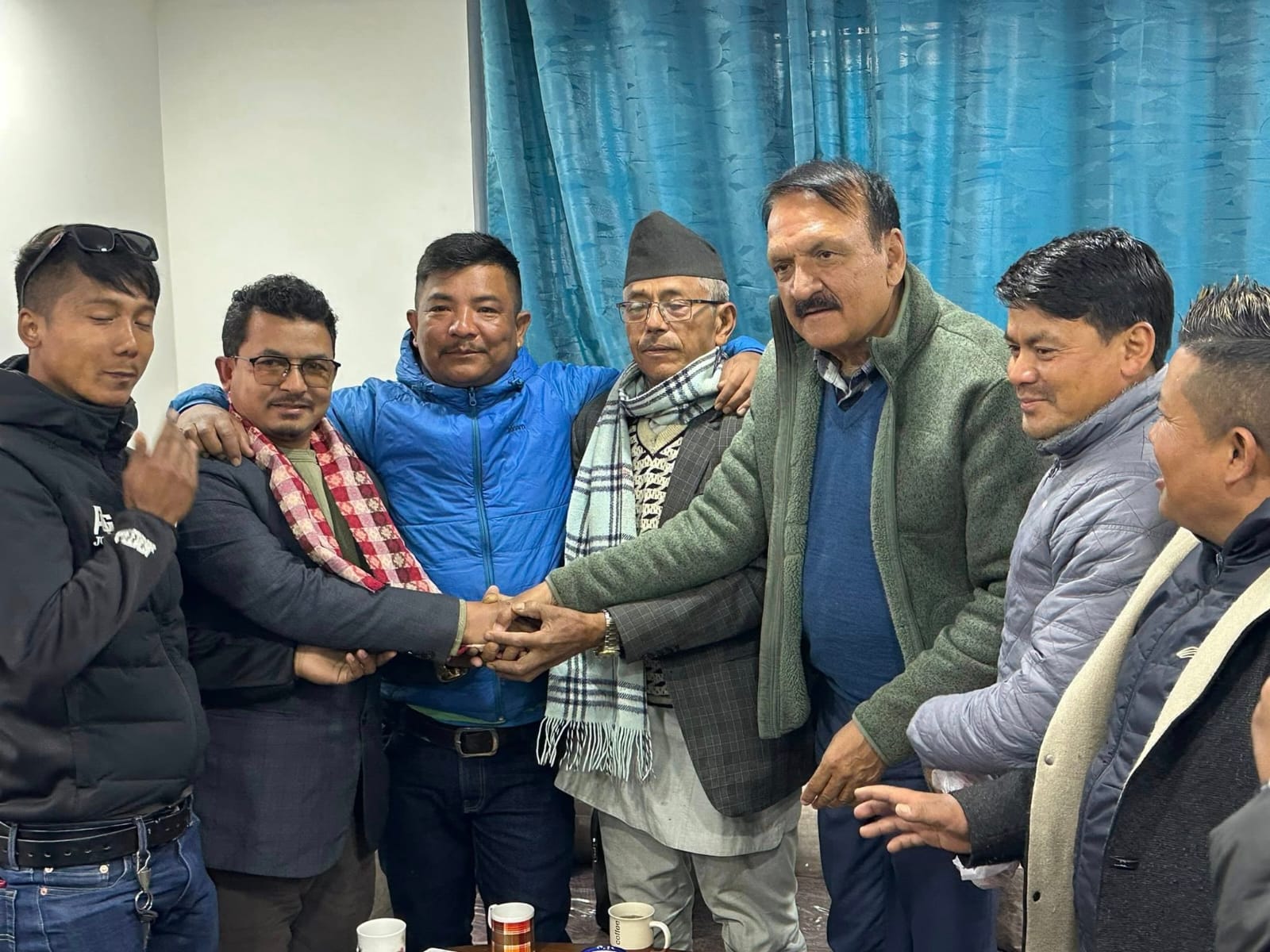 नुवाकोट–१ मा डा. महतको पक्षमा युवाहरूको लहर, नेकपाका दर्जनौं कार्यकर्ता कांग्रेसमा प्रवेश