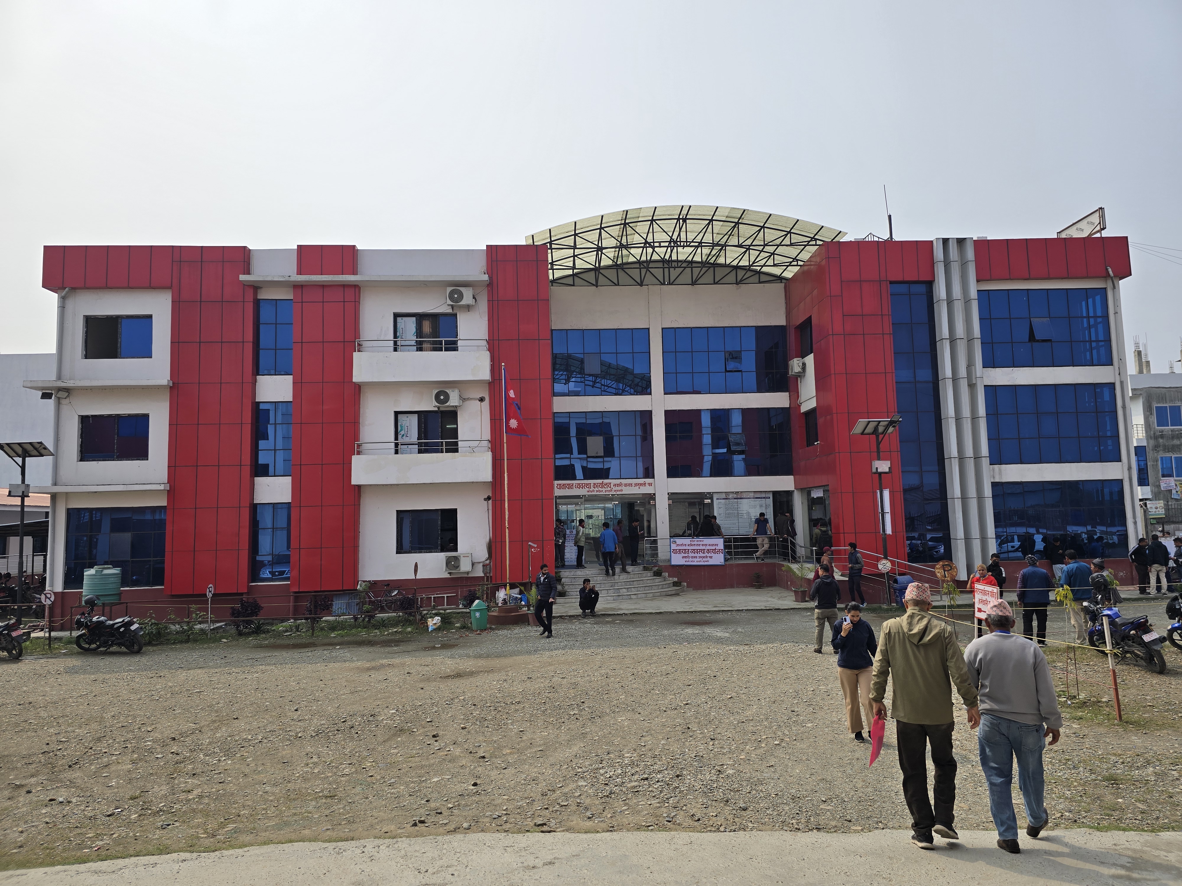 कोशीका यातायात कार्यालयमा बेथिति : इटहरीमा पाल टाँगेर सेवा, सरकारलाई १० बुँदे निर्देशन