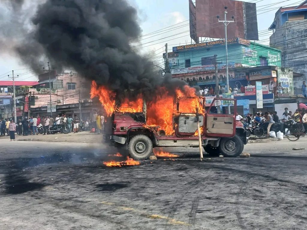 जेनजी आन्दोलनमा प्रहरीका २५  सवारी जल्दा  झापामा थपियो सुरक्षा चुनौती, आन्दोलनका घाउ अझै बाँकी
