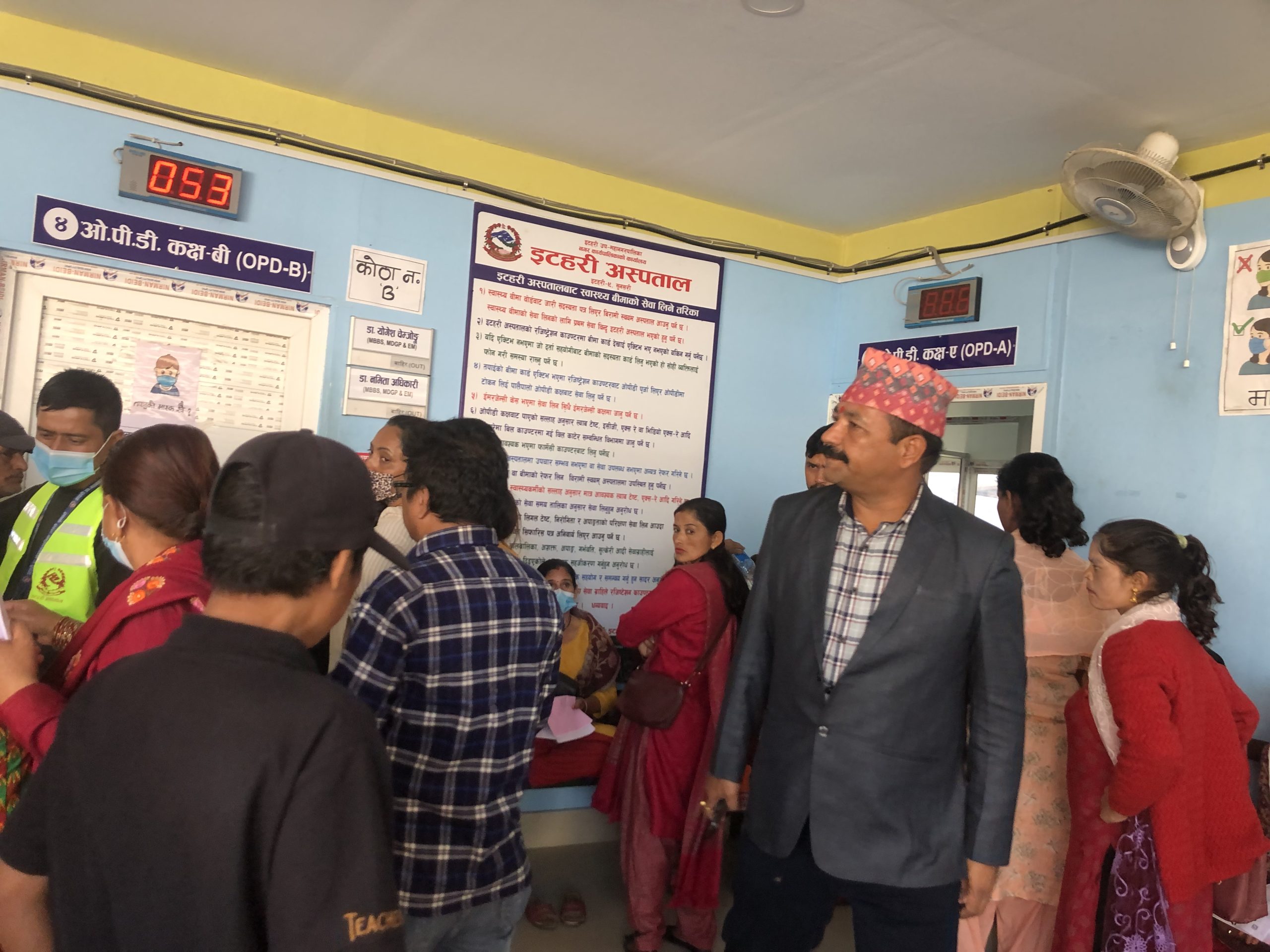 उपचारमा सहज बन्दै इटहरी अस्पताल, ‘रेफर होइन अब उपचार हुन्छ’