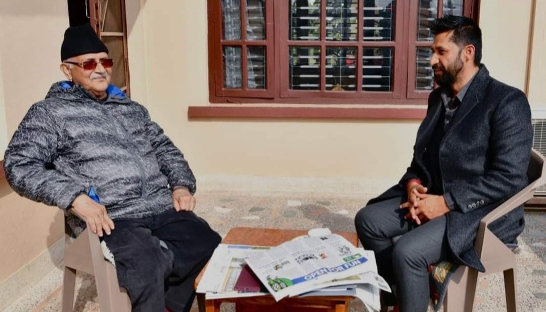 प्रधानमन्त्री दाहाल पछि एमाले अध्यक्ष ओली भेट्न बालोकोट पुगे गृहमन्त्री लामिछाने