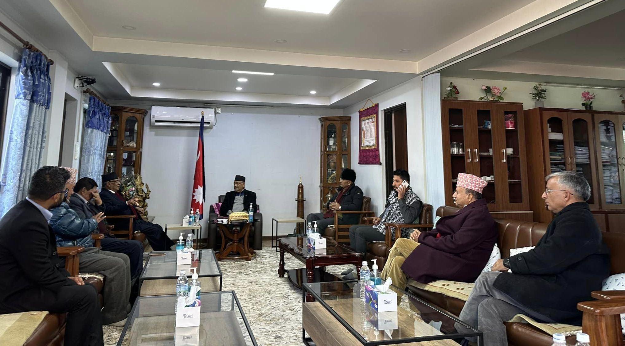 प्रचण्ड, राजेन्द्र लिङ्देन देखि रवि लामिछानेसम्म ओली निवास बालकोटमा