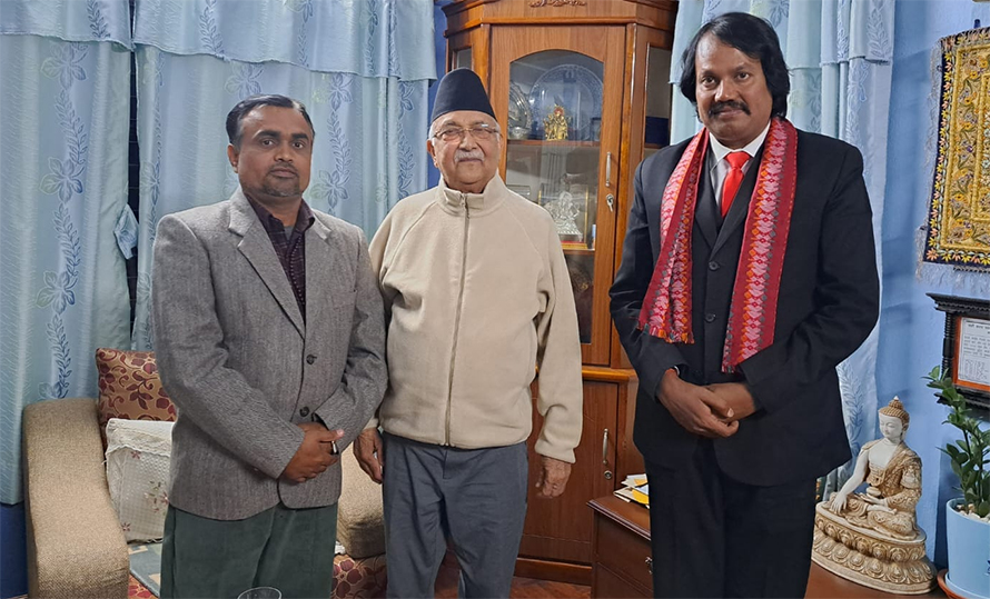 सिके राउतले भेटे एमाले अध्यक्ष केपी ओली