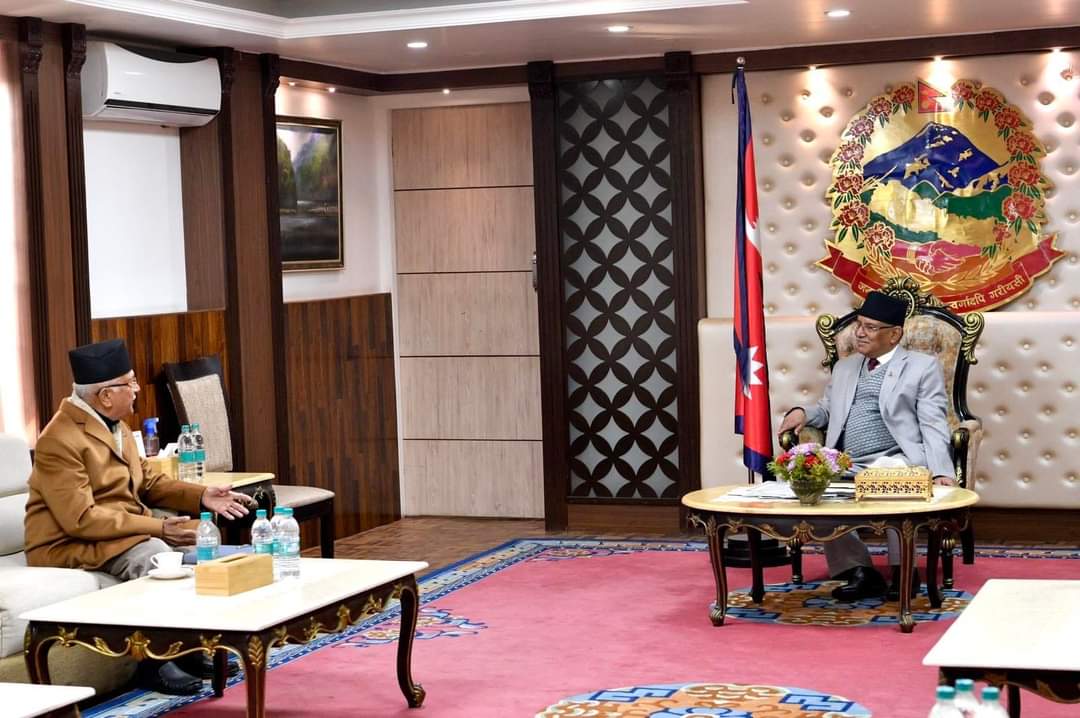 प्रधानमन्त्री प्रचण्ड र अध्यक्ष ओलीबीच भेटवार्ता