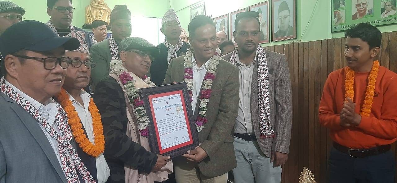 सृजनशील पत्रकारिता पुरस्कार फोटो पत्रकार लक्ष्मण थापालाई