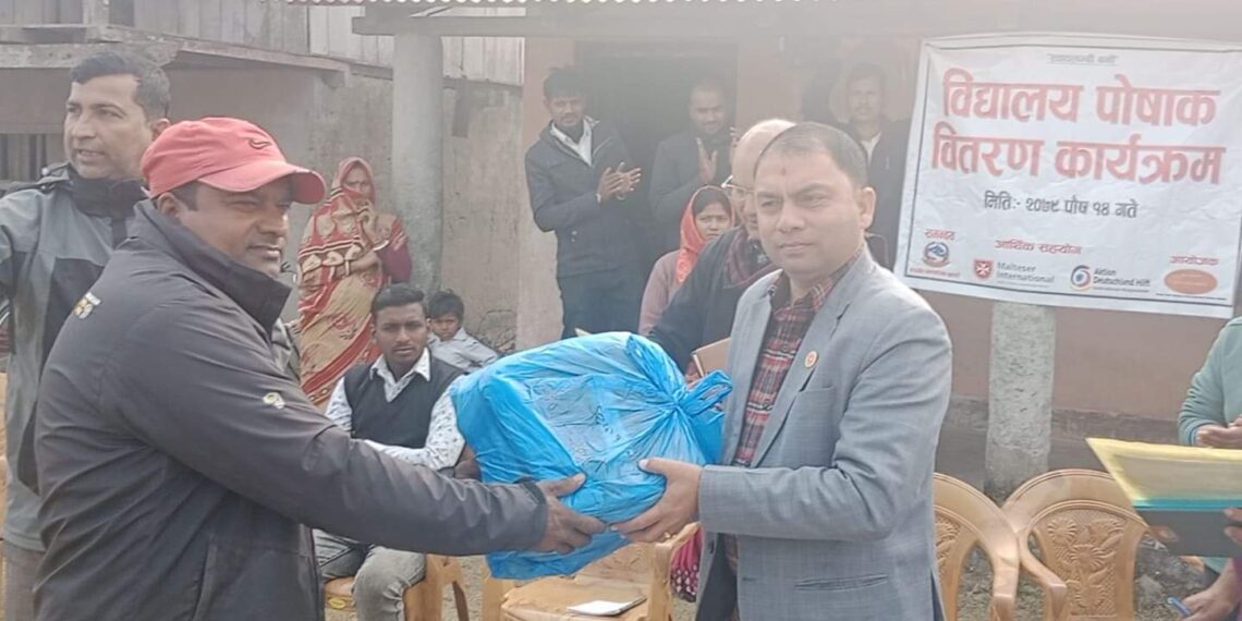 श्रीलंका टप्पुका बिद्यार्थीहरुलाई पोसाक वितरण