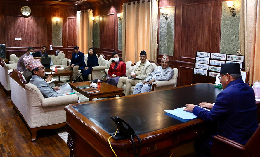 प्रधानमन्त्री प्रचण्डले भेटे अख्तियार पदाधिकारी
