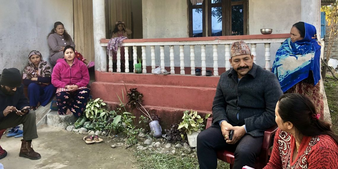 लालबहादुरको परिवारलाई इटहरी प्रमुखको आश्वासन:सकेको सहयोग गर्छु
