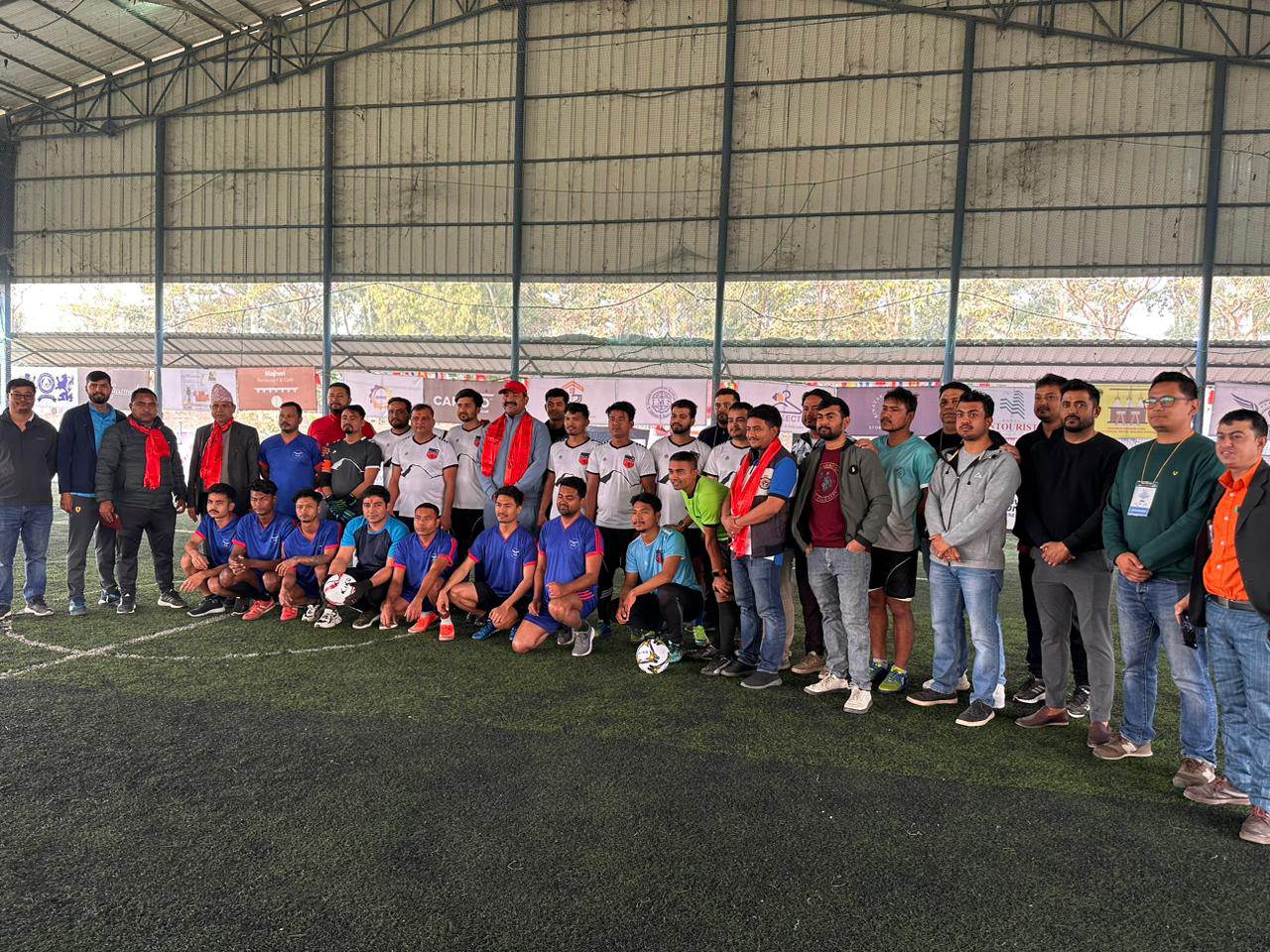 इटहरीमा मेयर पौडेलले फुटबल हानेर गरे कर्पोरेट फुटसलको उदघाटन (भिडियोसहित)