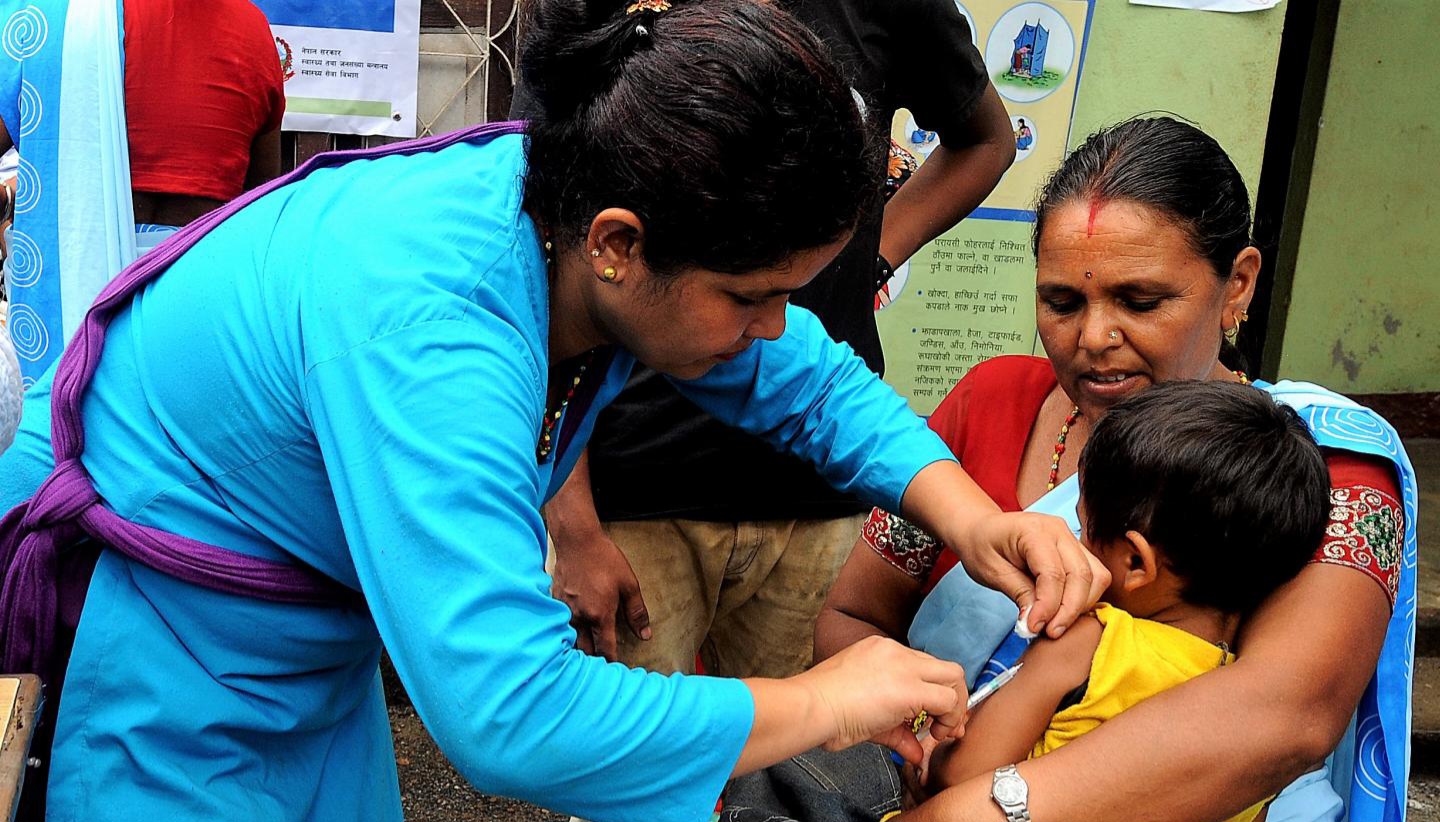बर्जुमा दादुरा फैलिएपछी स्वास्थ्य कार्यालय सुनसरीले खोप अभियान सञ्चालन गर्दै