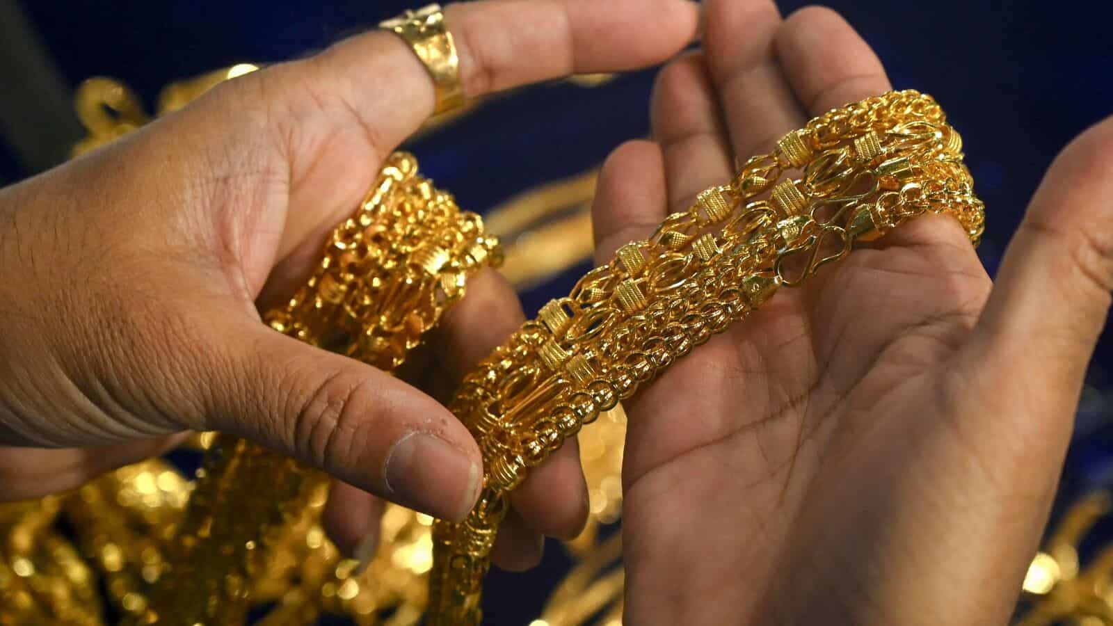 सुनको मूल्य स्थिर, चाँदीको ह्वात्तै बढ्यो