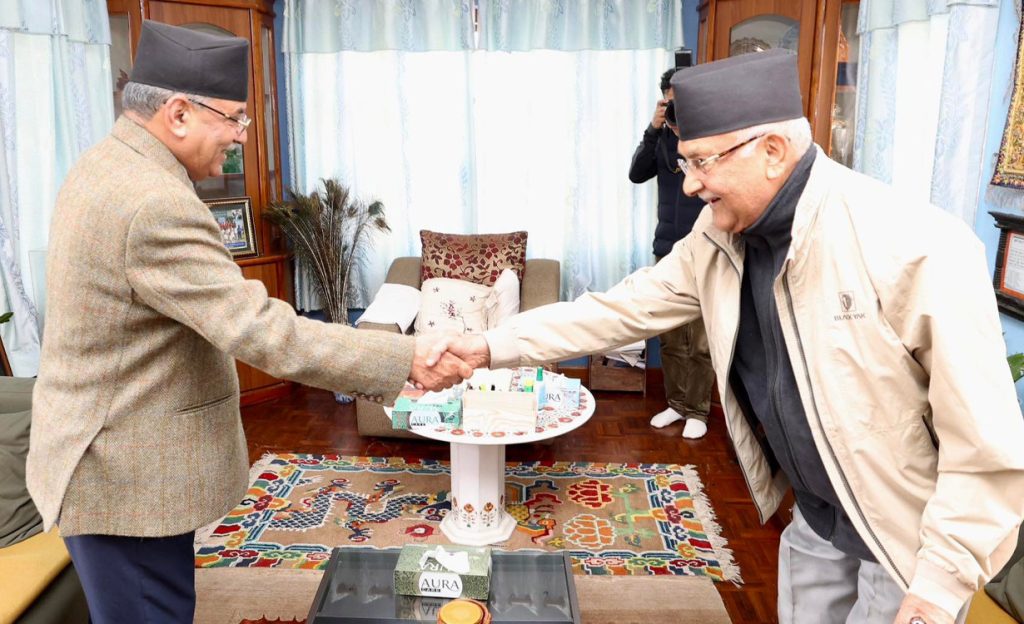 एमाले अध्यक्ष केपी शर्मा ओलीलाई भेट्न बालकोट पुगे प्रचण्ड